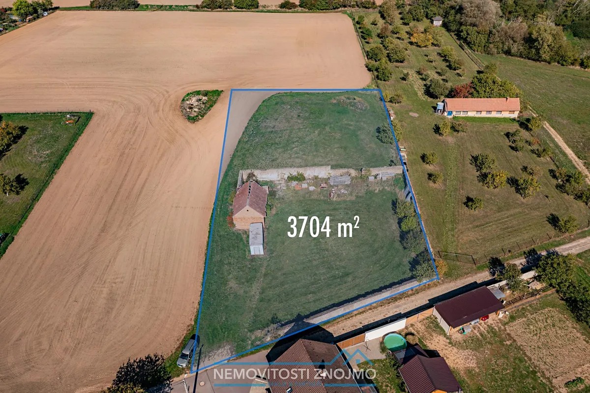 Prodej stavebního pozemku 3704 m²